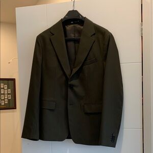 Zara Green Blazer with Notched Lapels and Tailored Fit. New without tag